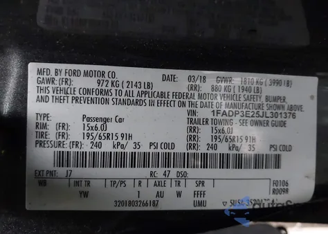 2018 Ford Focus S z USA, uszkodzony, nr VIN 1FADP3E25JL301376